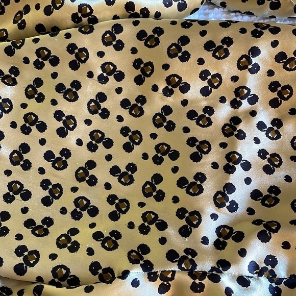 Disney 2pc. Lounging set with pants and robe. Shiny, silky appearance. Size S/M - Picture 13 of 14